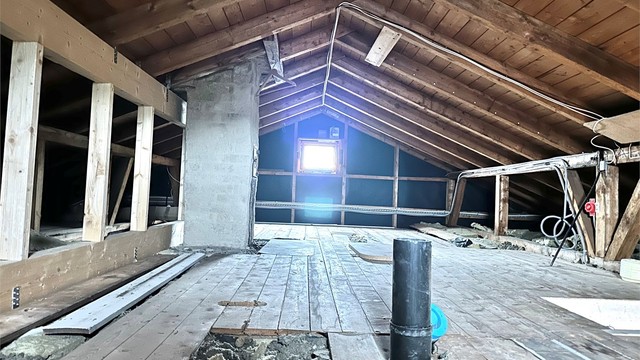 I flg vedtektene har snr. 2 bruksrett på loft og snr. 1 tillater at arealet kan reseksjoneres dersom snr. 2 ønsker å få tinglyst dette som sin egen tilleggsdel. Dette må søkes om og godkjennes av plan og bygningsetaten.