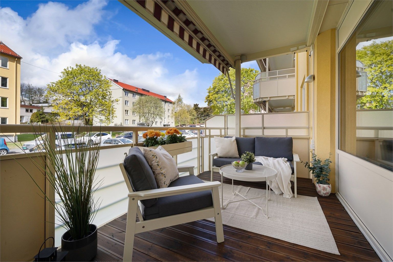 Vestvendt balkong i betongkonstruksjoner på ca. 10 m²