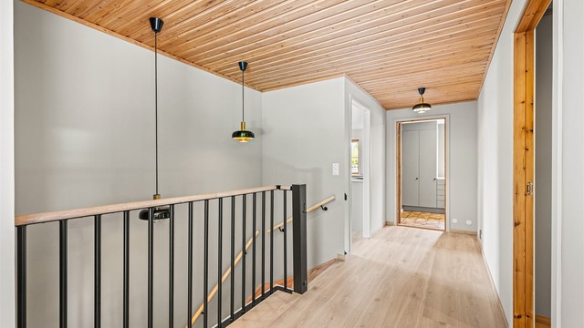 Trappehallen med nytt rekkverk