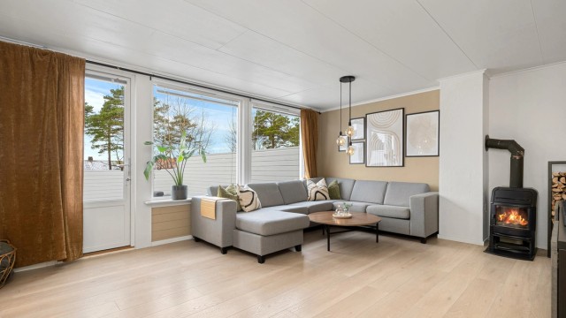 Velkommen til Bronseveien 13C - et innholdsrikt rekkehus med barnevennlig og rolig beliggenhet.