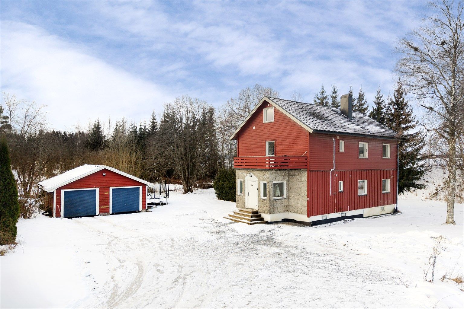 Hel tomannsbolig ca. 2,7 km. fra NMBU med 10 soverom og gode utleieinntekter