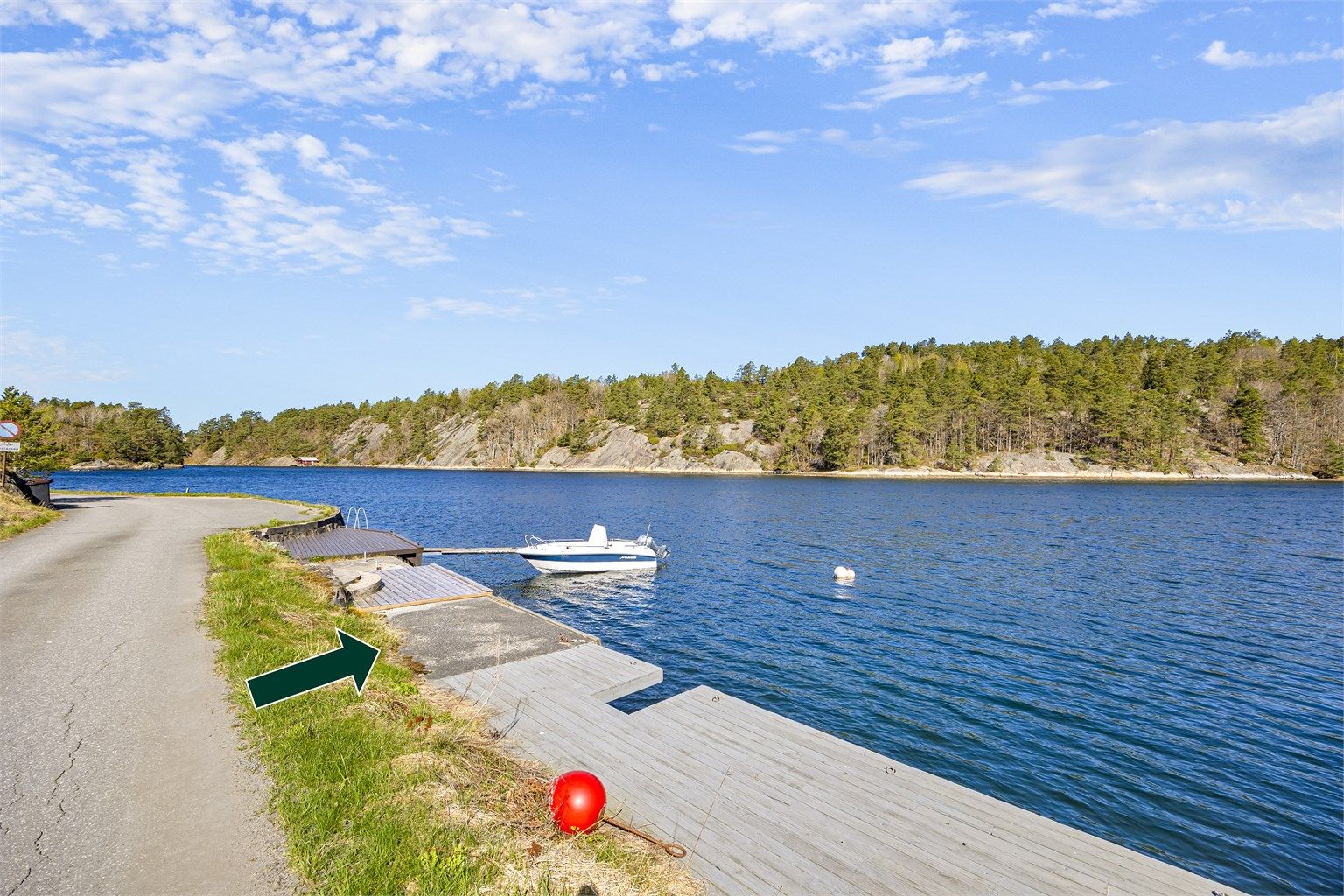 Tinglyst rett til brygge - Det er den pilen peker på som hører til Arnevikveien 1