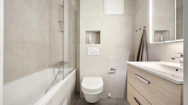 Flott bad fra 2016 med tidsriktig og moderne utførelse.