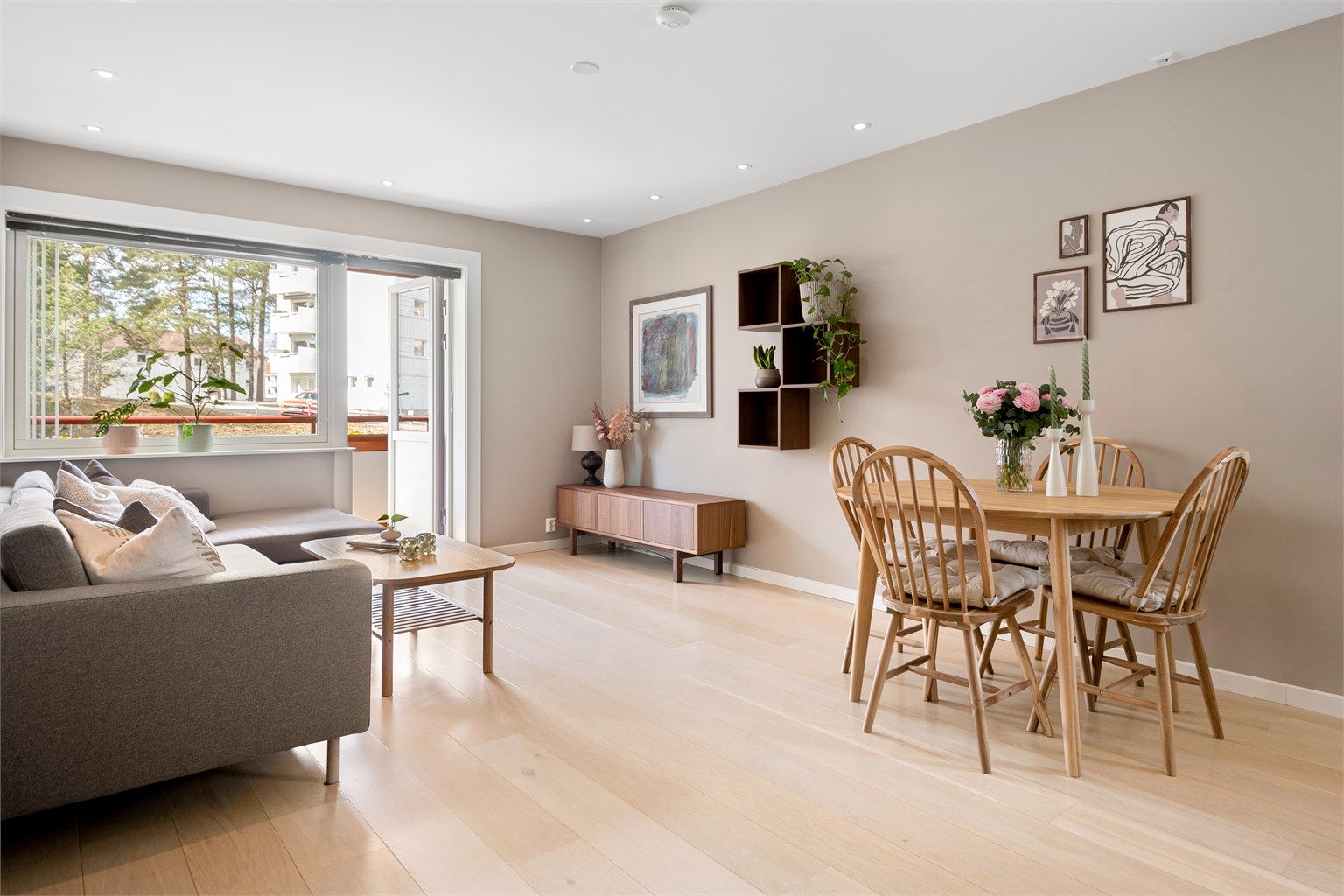 Velkommen til Gina Krogs vei 18 og denne flotte 3(4)-roms leiligheten med svært god standard - Presentert av Christoffer S. Akerjordet og Krogsveen Nordstrand