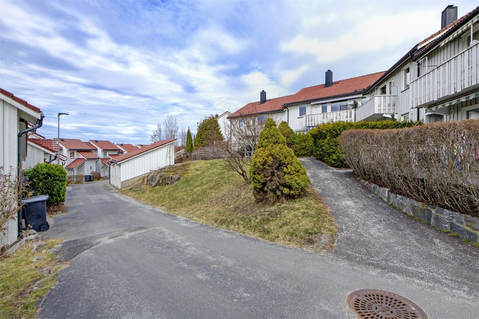 Trivelig boområde med pent opparbeidete fellesarealer - trappefri adkomst