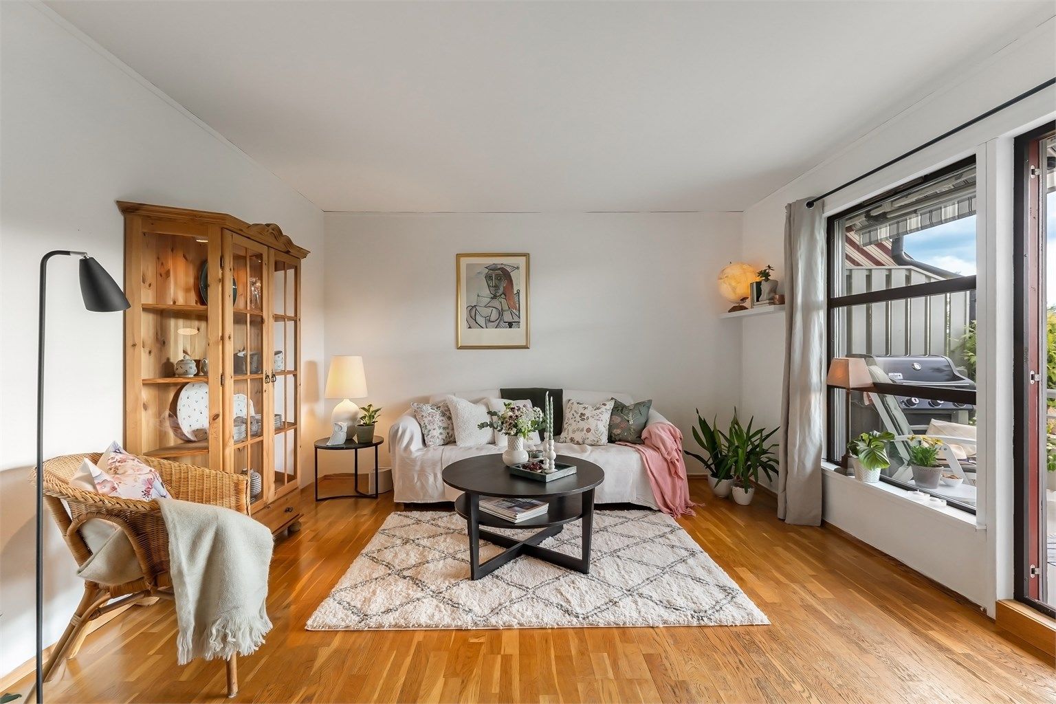 Leiligheten har en meget attraktiv beliggenhet på solsiden av Bærums Verk