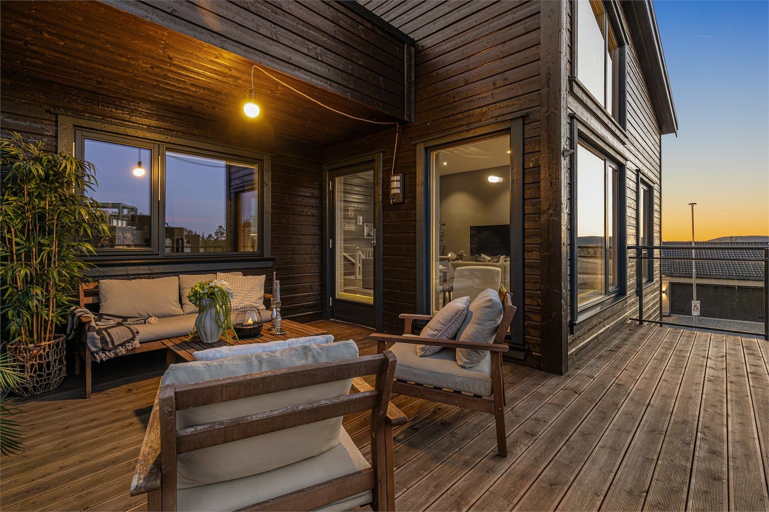 Her kan kveldene nytes med utsikt over nærområdet.