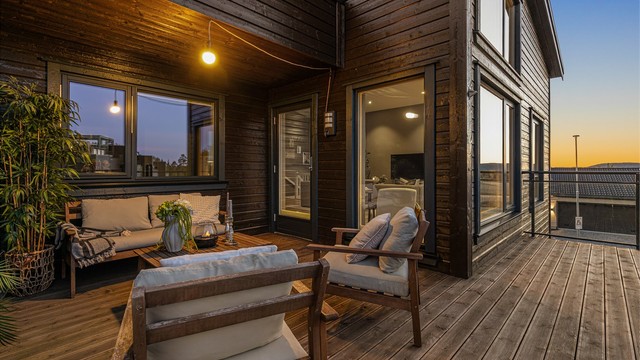 Her kan kveldene nytes med utsikt over nærområdet.