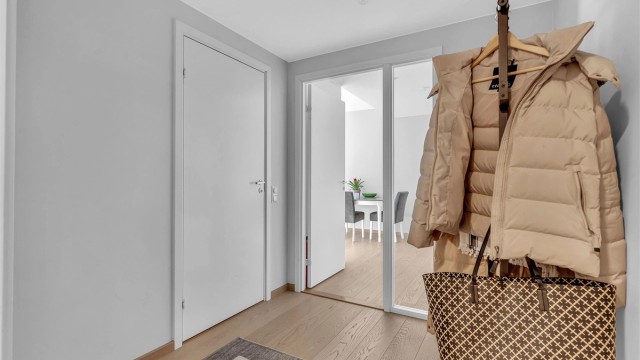 Romslig gang med gode lysforhold