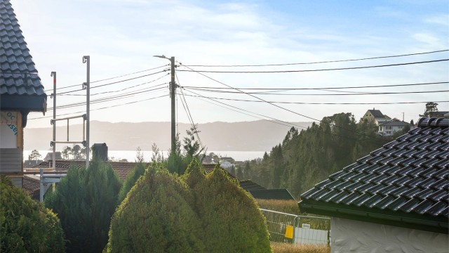 Utsikt mot Byfjorden og Askøy.