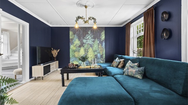 Boligen har profilerte innerdører og naturlig ventilasjon gjennom vinduer og ventiler. Det er også bevart flere flotte bygnings detaljer, slik som takrosetter og listverk.