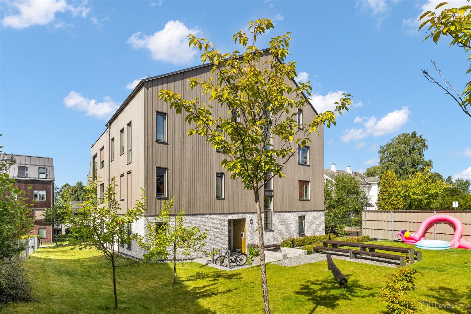 Fasade sett mot inngangsparti.