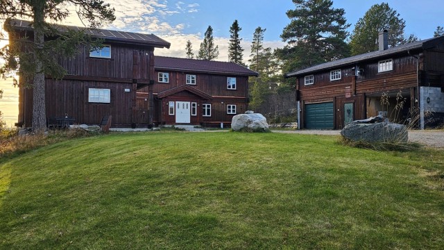 Velkommen til Midtgaards Tunet! En særegen og unik eiendom med idyllisk beliggenhet!