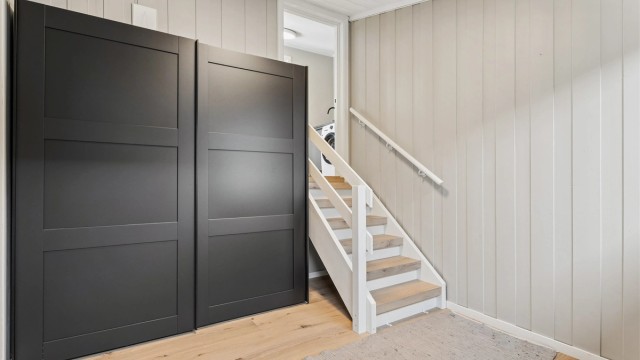 Den andre entréen i tilknytning til vaskerommet/grovkjøkkenet