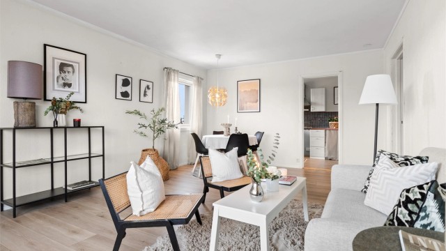 Stue - lys og romslig stue med flere innredningsmuligheter