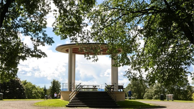 Nærliggende parker som Muselunden og Haarklous plass tilbyr flotte rekreasjonsmuligheter.