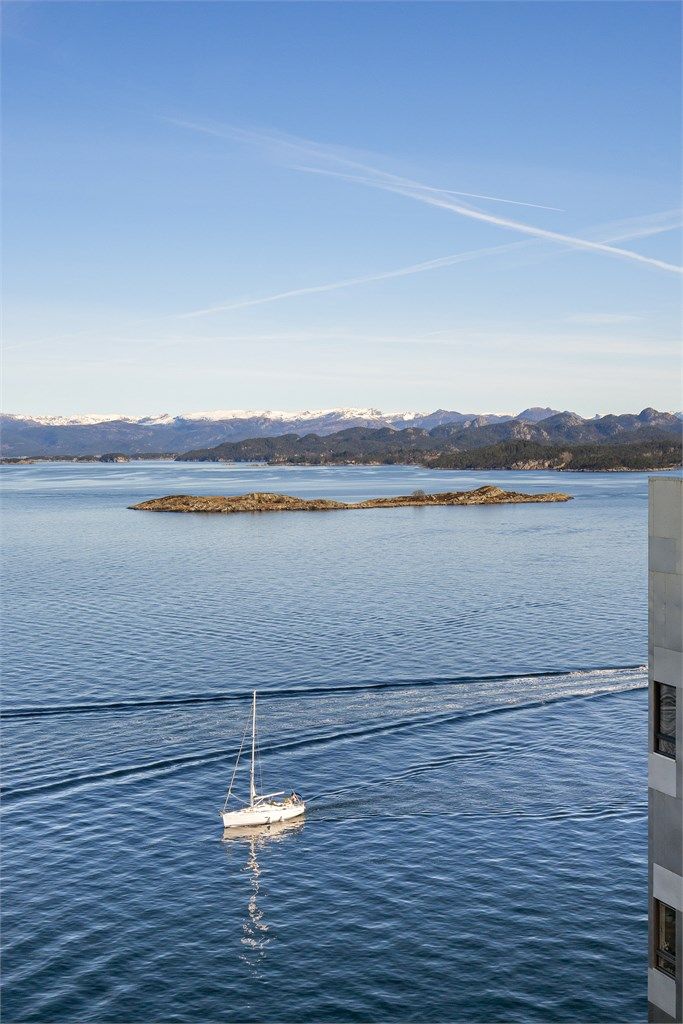 Flott utsikt fra alle rom med unntak av bad. 