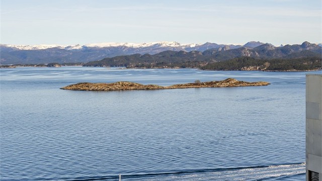Flott utsikt fra alle rom med unntak av bad.