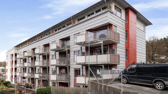 Velkommen til Monrad Mjeldes vei 3- En flott 3-roms seniorleilighet for 55+ med vestvendt balkong samt heisadkomst. Nær buss og butikk.