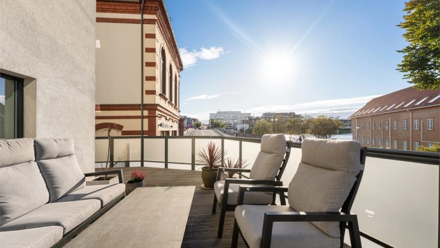 Nydelig vestvendt terrasse med sol fra formiddag til sent på kveld.