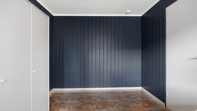 God plass til garderobeskap gir rikelig med oppbevaring.