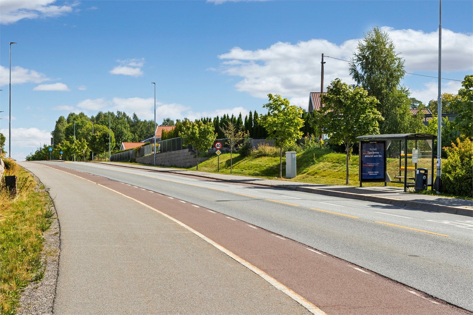 Bussholdeplassen Granheimtunet ligger kun 3 minutter gange fra leiligheten. 