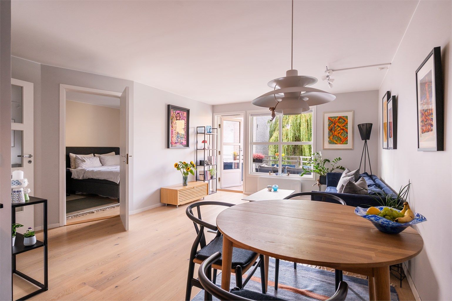 God plass til både sofagruppe og spisebord