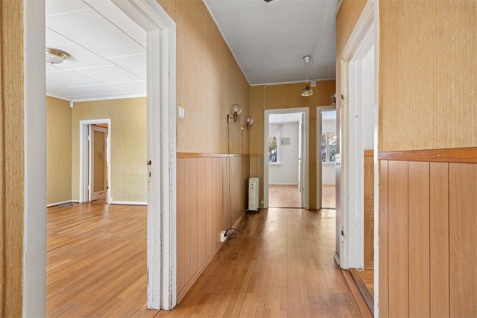 Gangen i første etasje fordeler tilkomsten til boenhetens ulike rom.