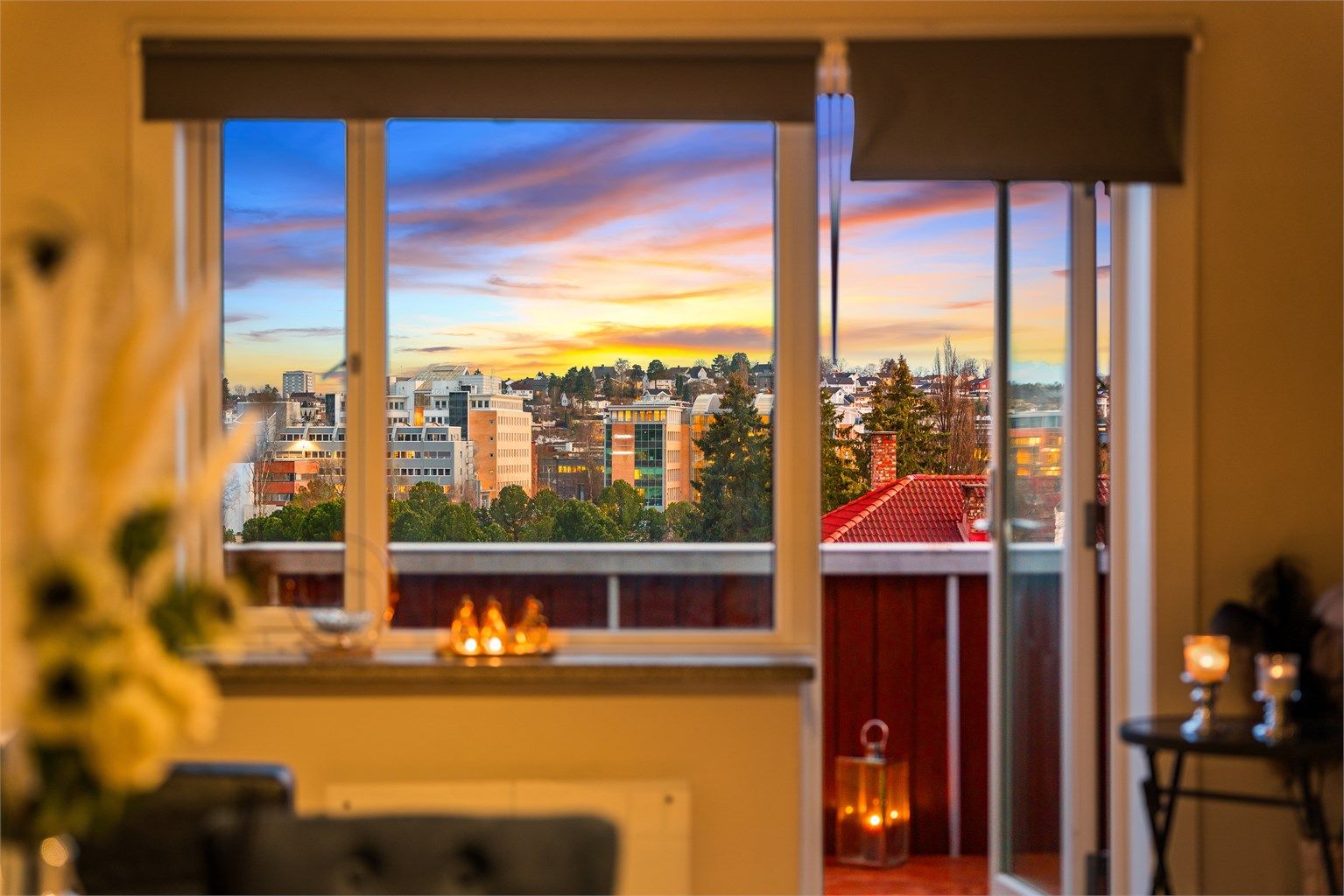 Leilighetens høye beliggenhet gir en flott utsikt. Foto: Peter Futo/Cool Pics AS