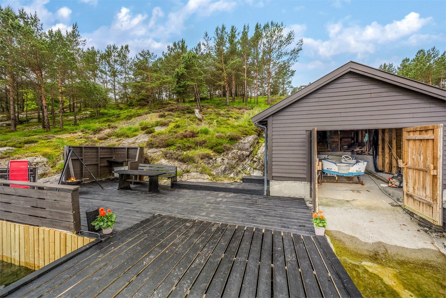Kaianlegget er på ca. 41 m² og gir rikelig med plass for utemøbler og aktiviteter.