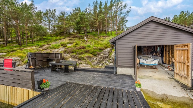 Kaianlegget er på ca. 41 m² og gir rikelig med plass for utemøbler og aktiviteter.