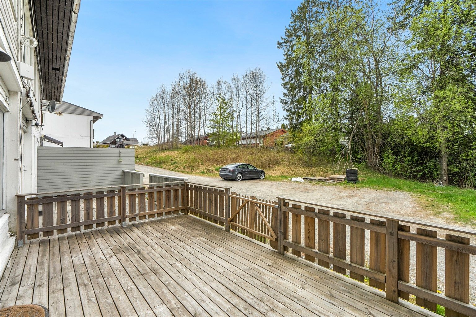 Uteområde - plass til diverse utemøbler, grill og etc. - Fotograf: Oh shots
