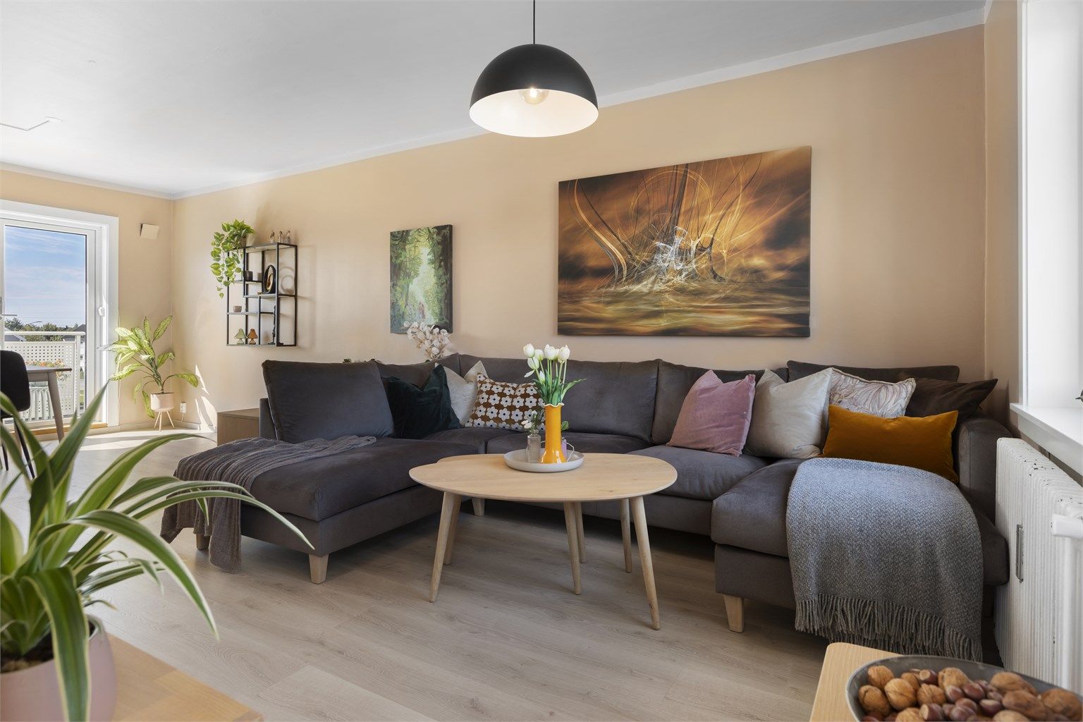 Leiligheten ligger i 3. etasje med lite innsyn.