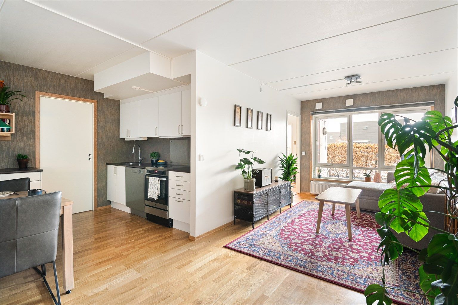 Velkommen til Marta Steinsviks Vei 8C! En arealeffektiv leilighet med egen inngang på bakkeplan.