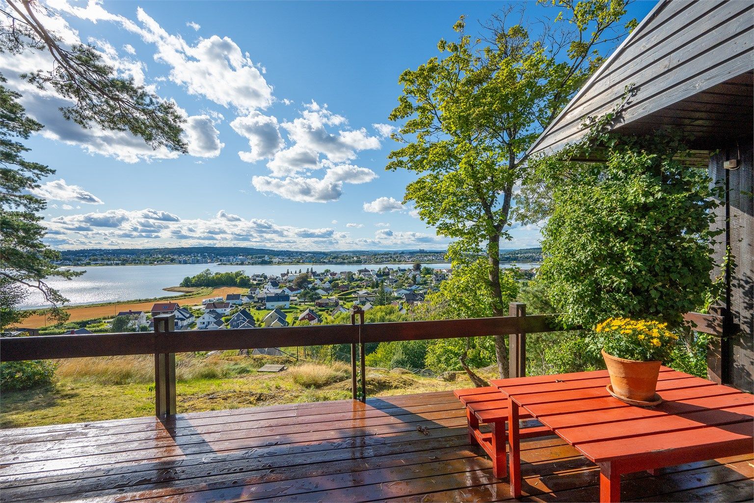 Her har du sol fra morgen kvisten til sent på kvelden.