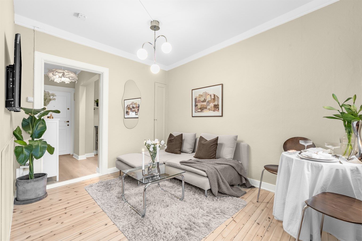 En meget praktisk og godt utnyttet 1-roms leilighet med arealeffektiv planløsning. Foto: Oh Shots.