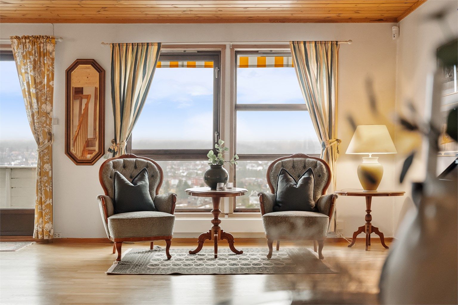 Sjarmerende enderekkehus med solrik hage og flott utsikt