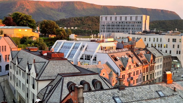 Utsikt over byens tak. (foto selger)