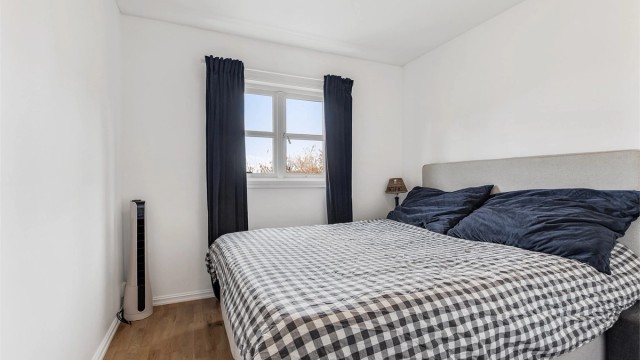 Hybel: Soverom med plass til dobbeltseng.