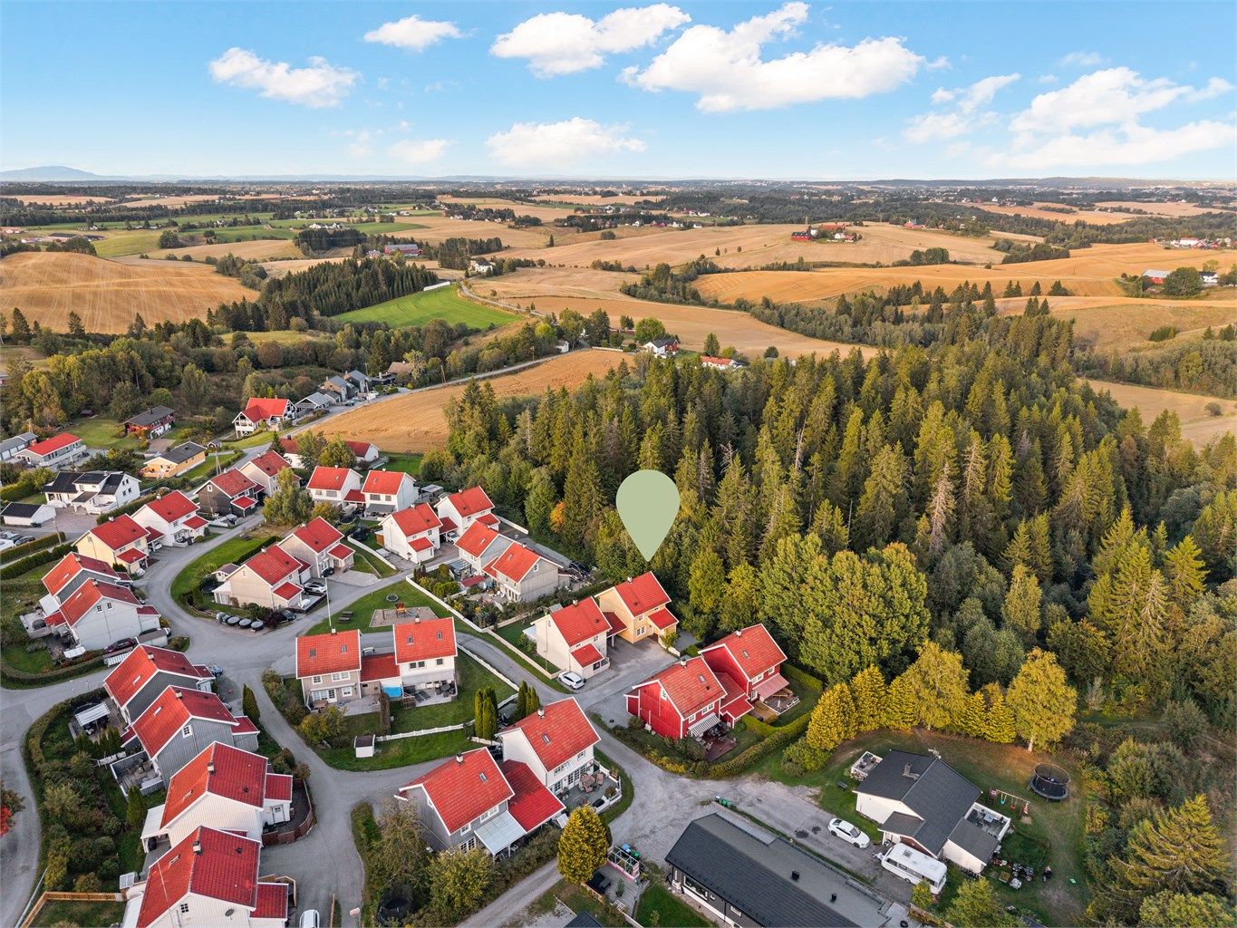 Kort gangavstand til Bekkeberget bussholdeplass med avganger mot Oslo.