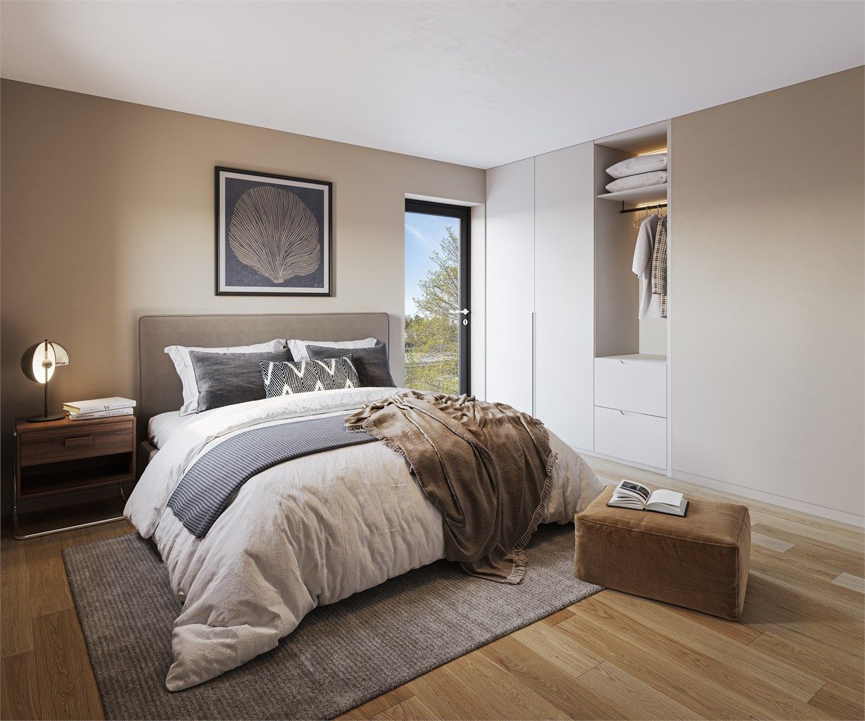 Stort hovedsoverom med god plass til å innrede med garderobeløsning. Utgang til balkong.