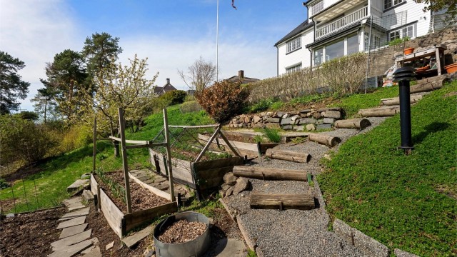 Eiendommen byr på en rekke muligheter for deg som liker hagearbeid