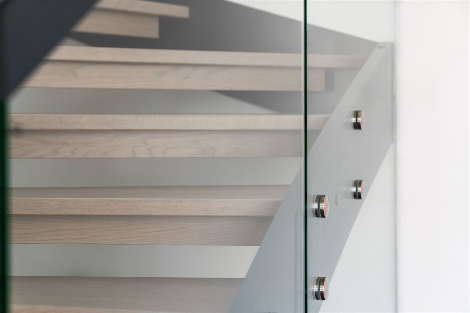 Fine detaljer i trappen ned til underetasjen. 