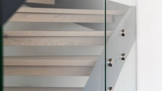 Fine detaljer i trappen ned til underetasjen.