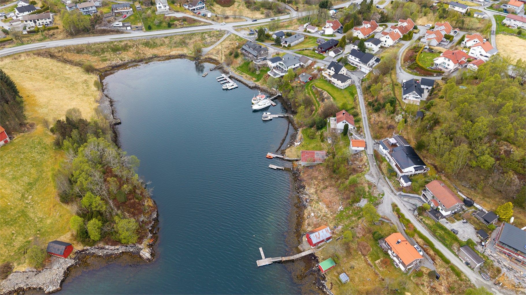 Flere flotte turområder i nærheten, som Mausavannet og turstier på Sulafjellet.