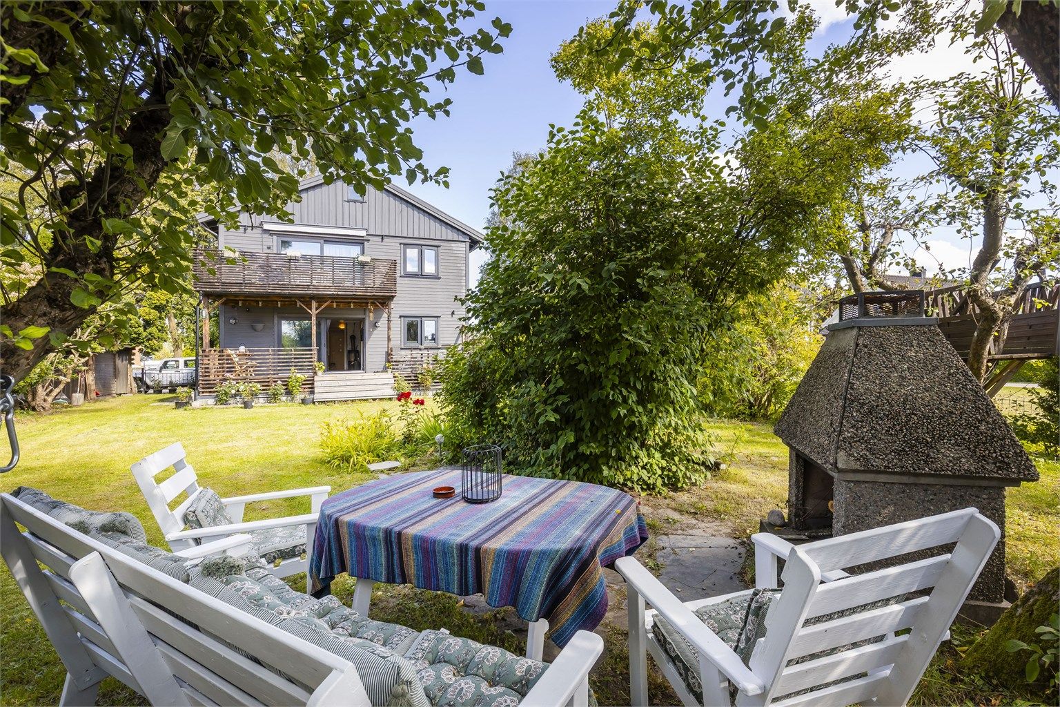 Hagen har flere koselige uteplasser.