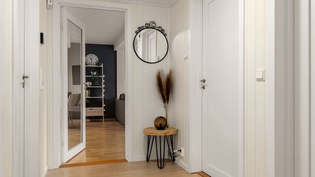 Gangen forbinder soverommene, badet og boden med oppholdsrommene.