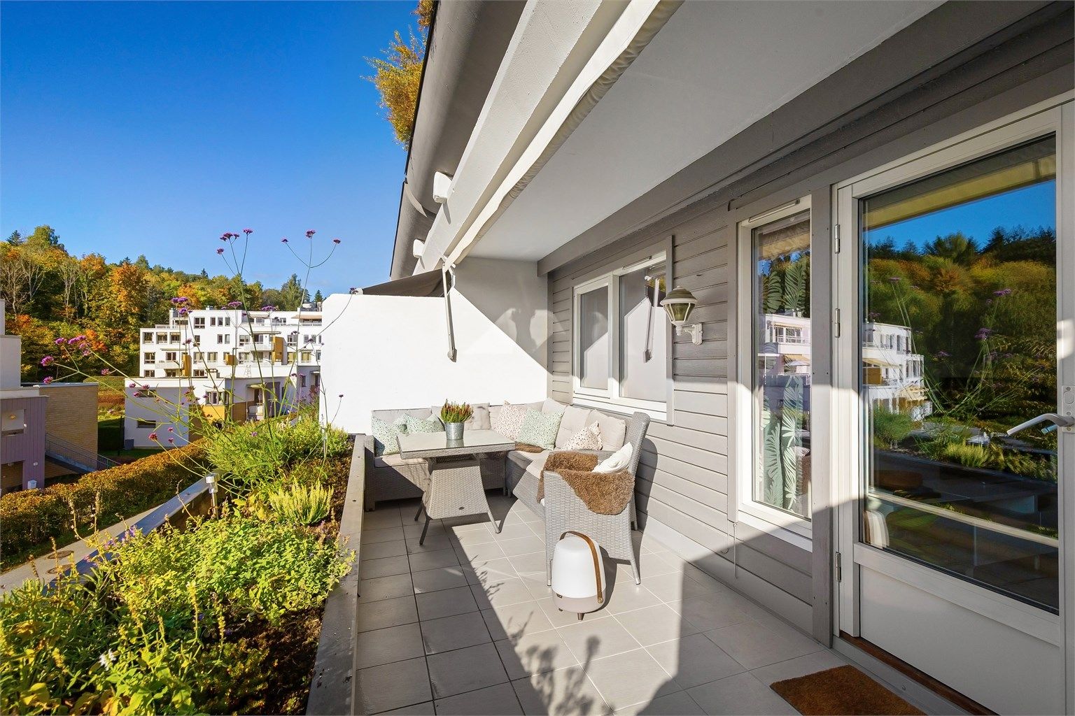 Gjennomgående selveierleilighet med to skjermede uteplasser og garasjeplass. Foto: Zovenfra