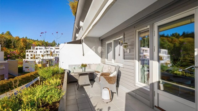 Gjennomgående selveierleilighet med to skjermede uteplasser og garasjeplass. Foto: Zovenfra