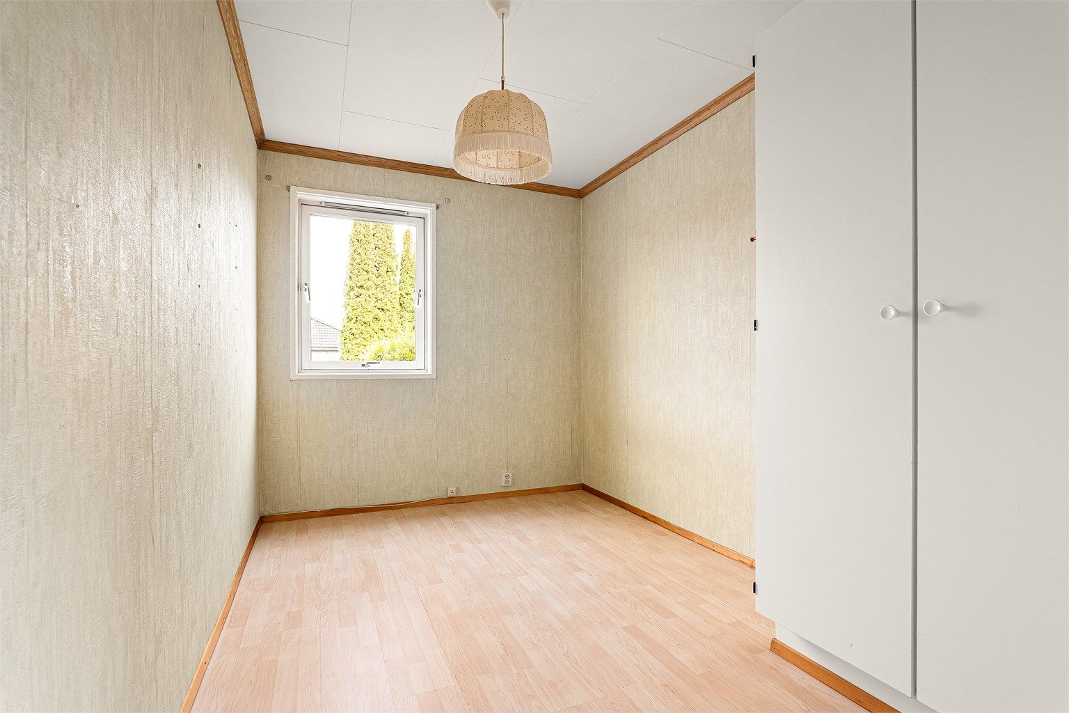 Soverom II er på ca. 7,5 kvm. og velfungerende som barnerom.